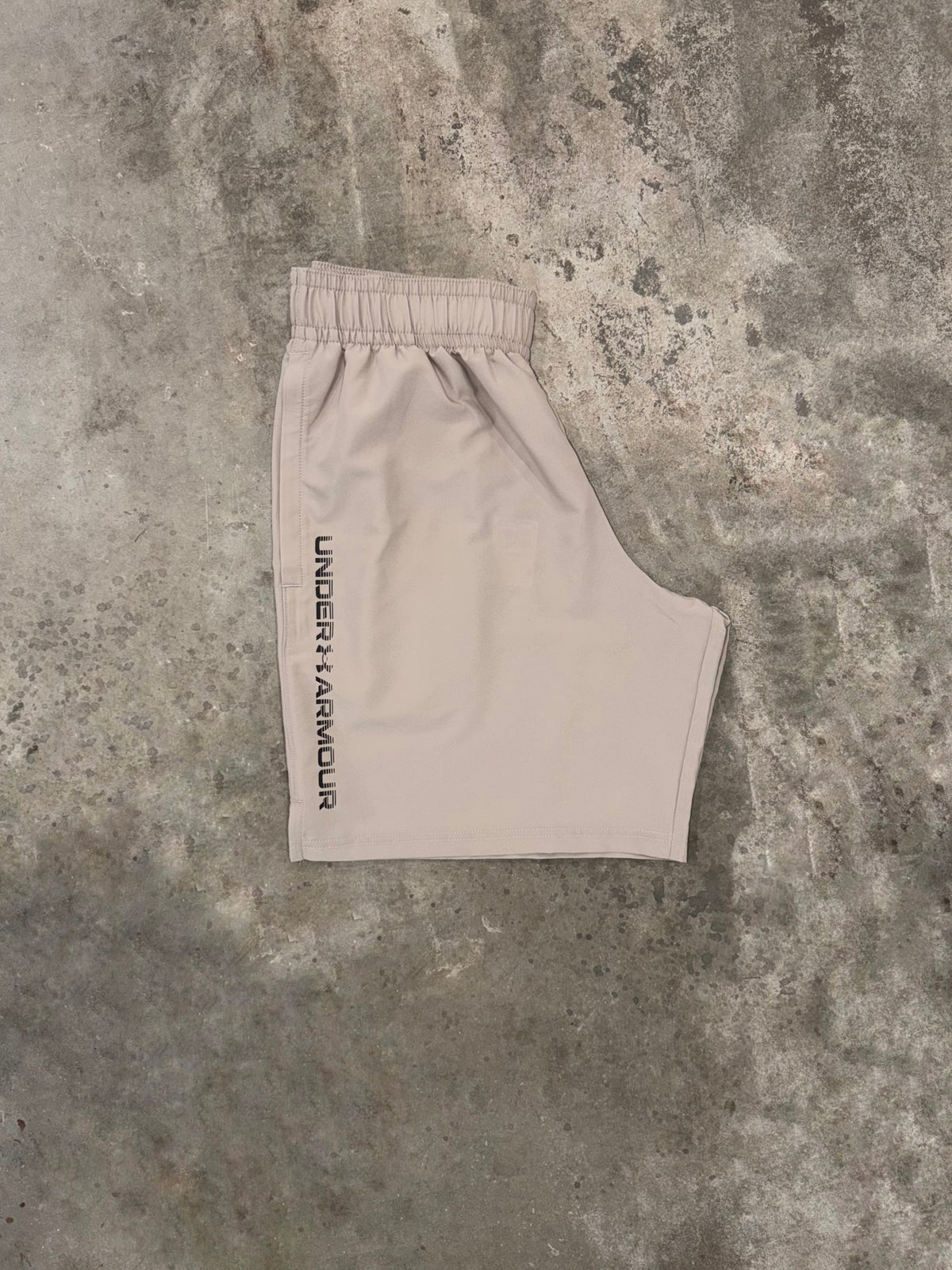 Under Armour Wordmark Short - Timberwolf from DripModa