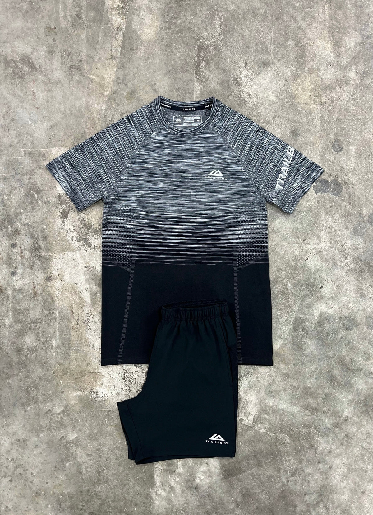 Trailberg Black Arc Seamless 2.0 Set - T Shirt / Short from DripModa