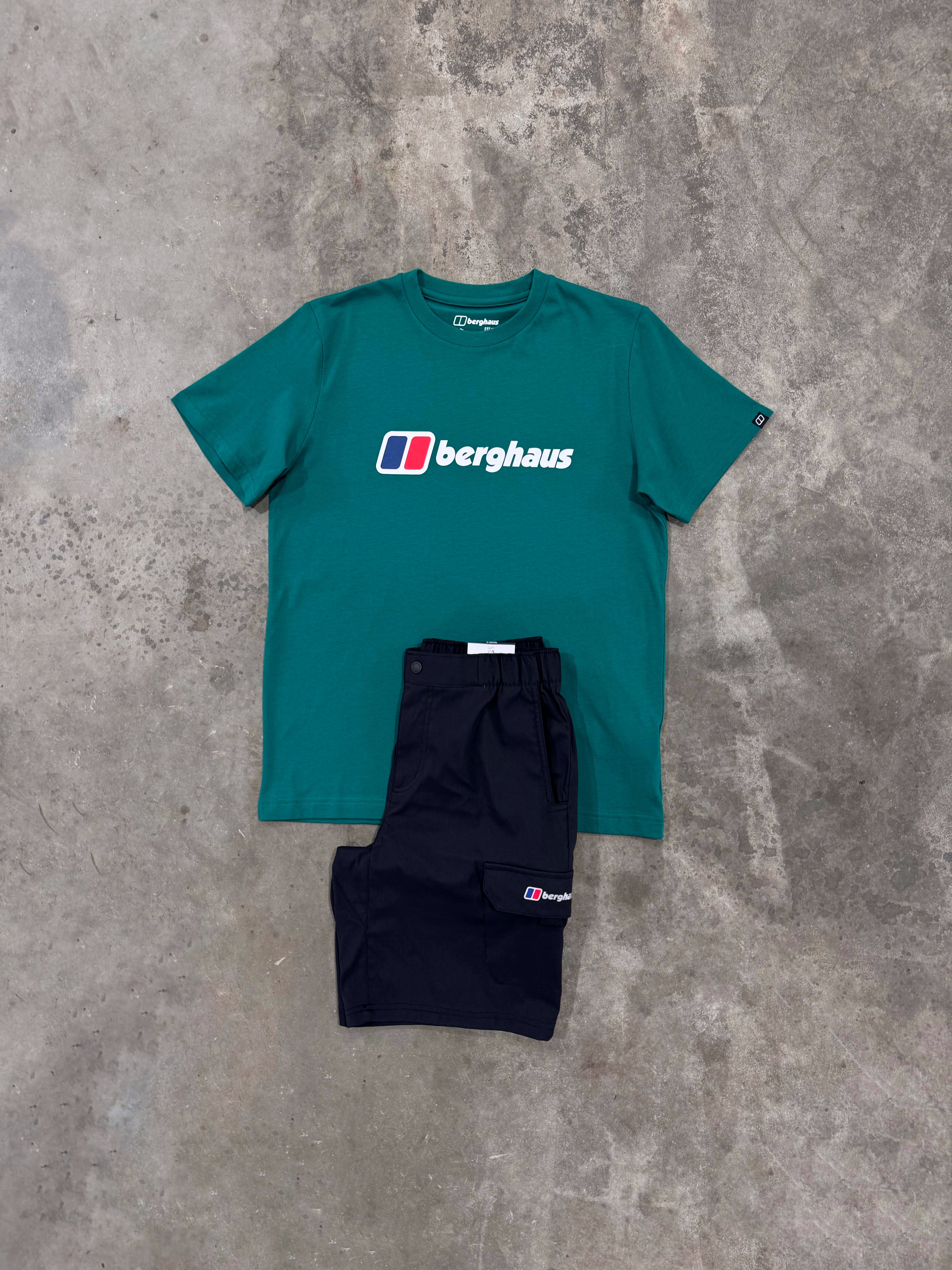 Berghaus Classic Logo Green Set - T Shirt / Cargo Short