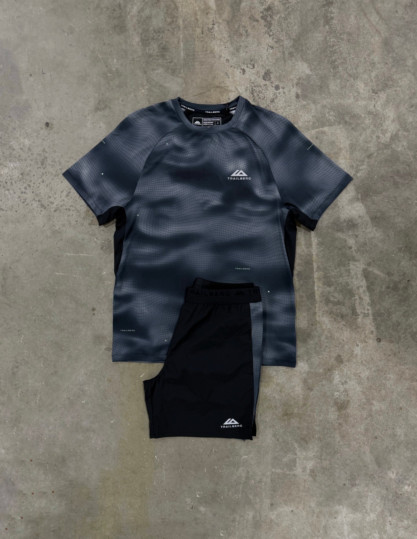 Trailberg Haze Black Set - T Shirt / Short