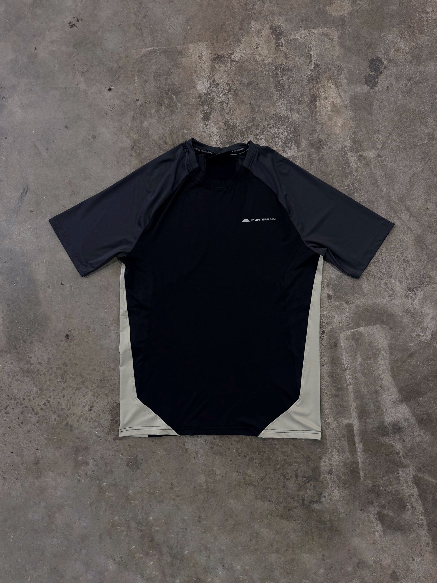 Monterrain Vault Woven T Shirt - Black / Fossil from Dripmoda